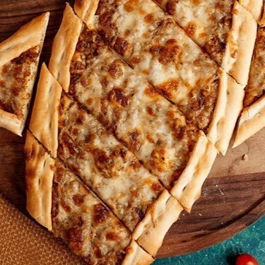 Kıymalı Kaşarlı Pide