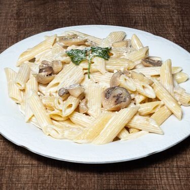 Tavuklu Kremalı Mantarlı Penne