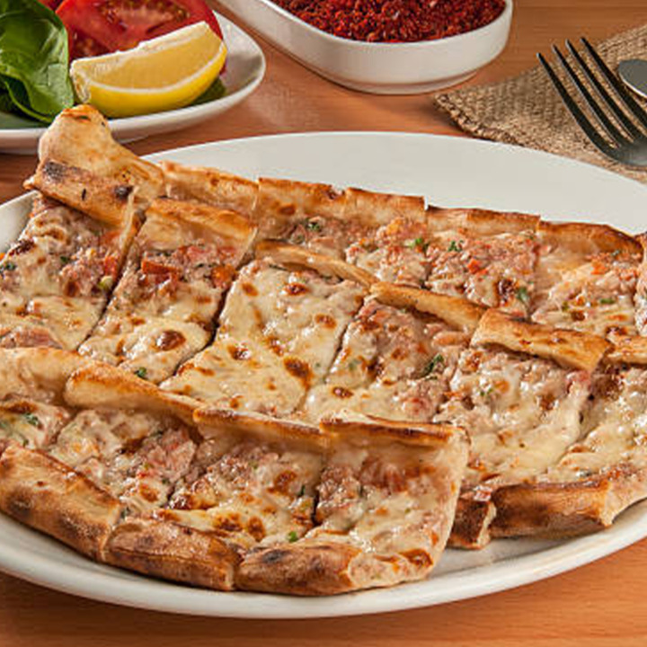Kuşbaşılı Kaşarlı Pide