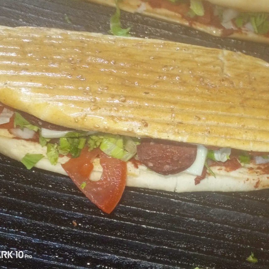 Sucuklu Karışık Yarım Tost