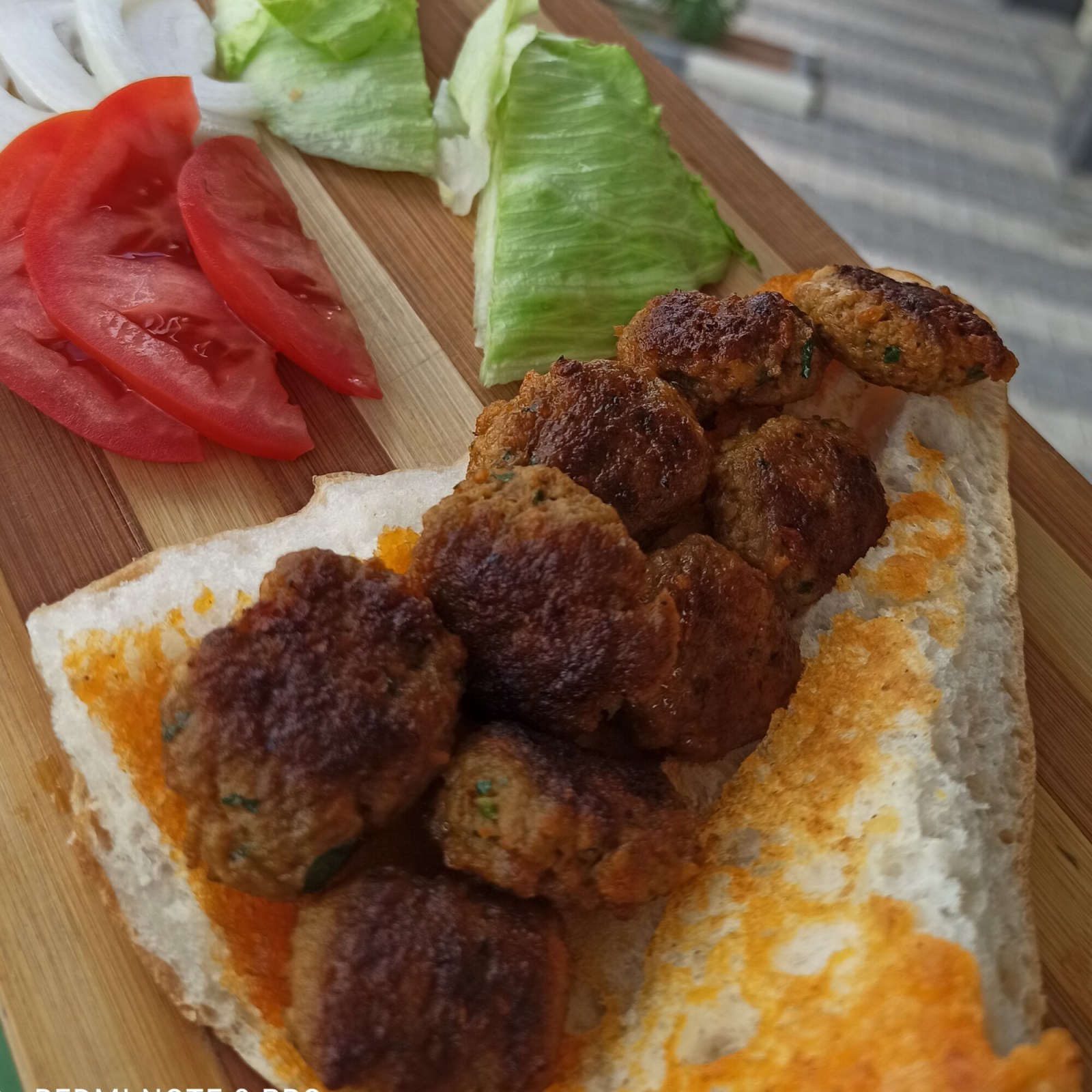 Izgara Dana Köfte tüm ekmek