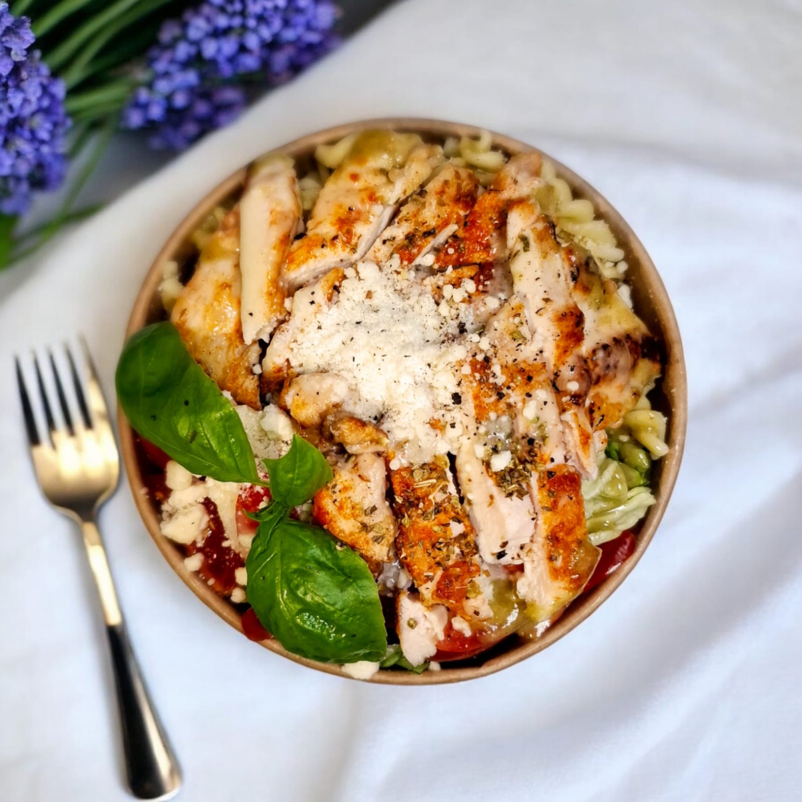 Tavuklu Sezar Kase (Cihicken Caesar Bowl)