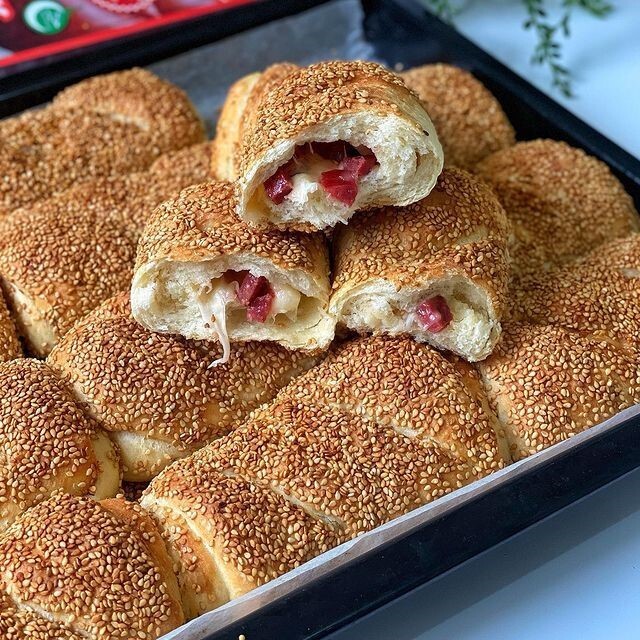 Sucuklu Kaşarlı Simit