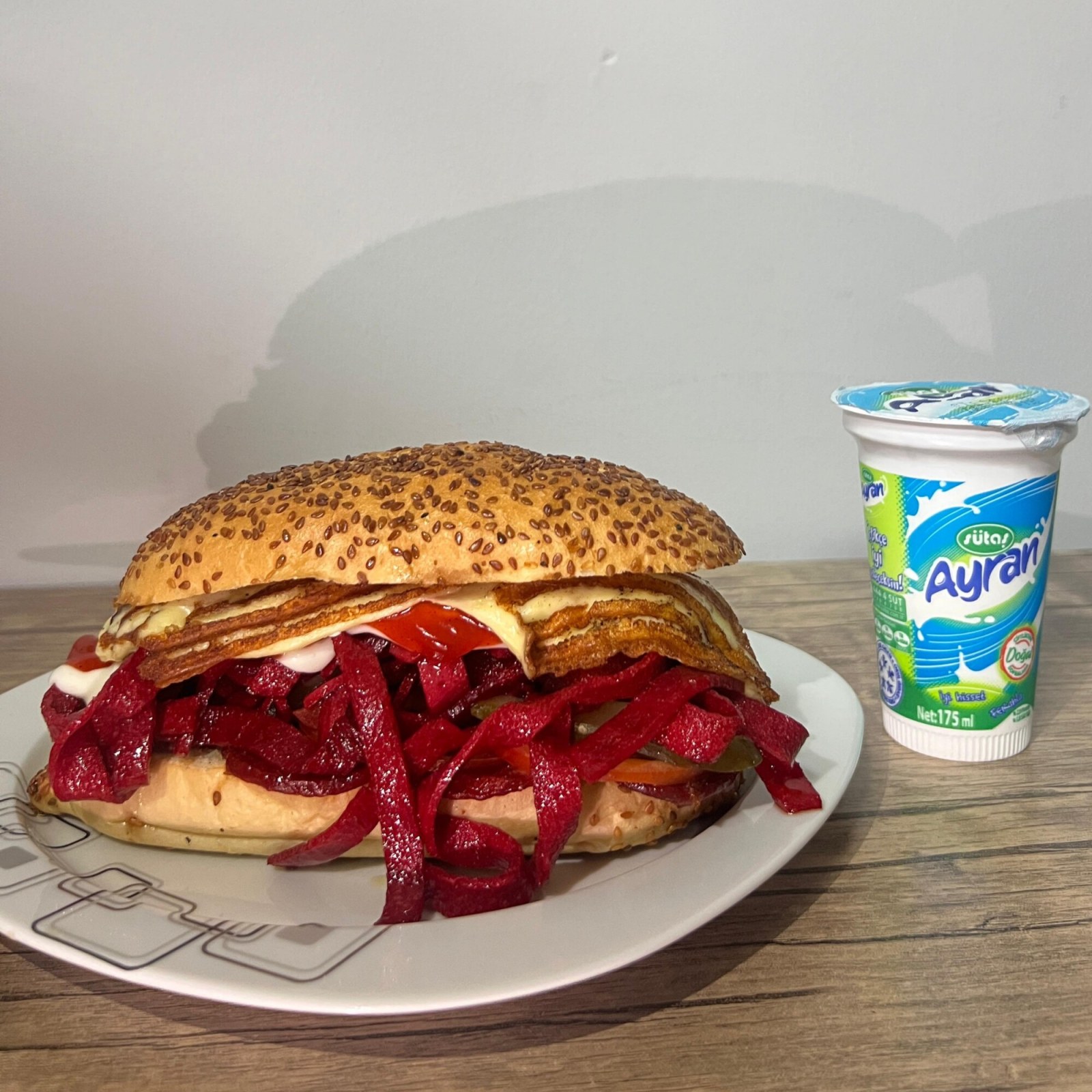 Klasik İzmir Kumru Sandviç + Ayran (175 ml)