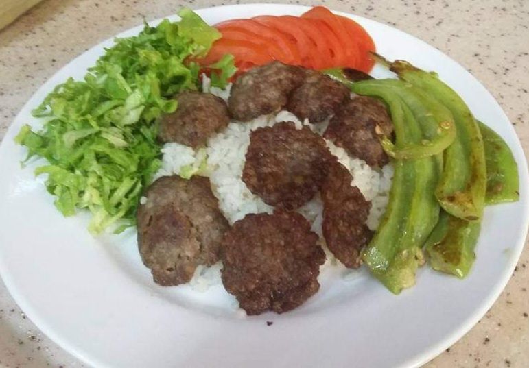 Pilav Üstü Köfte Menü