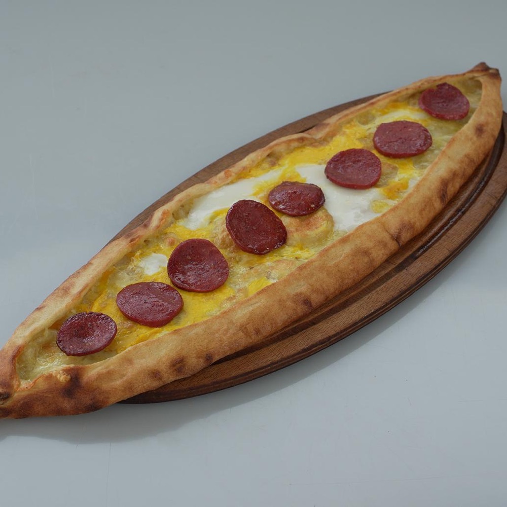 Sucuklu Kaşarlı Yumurtalı Pide