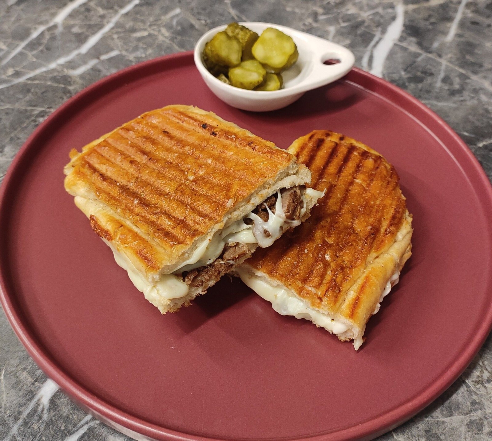 Kavurmalı Kaşarlı Tost