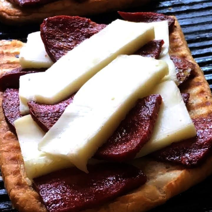 Duble Karışık Yarim EkmekTost +Kutu Kola