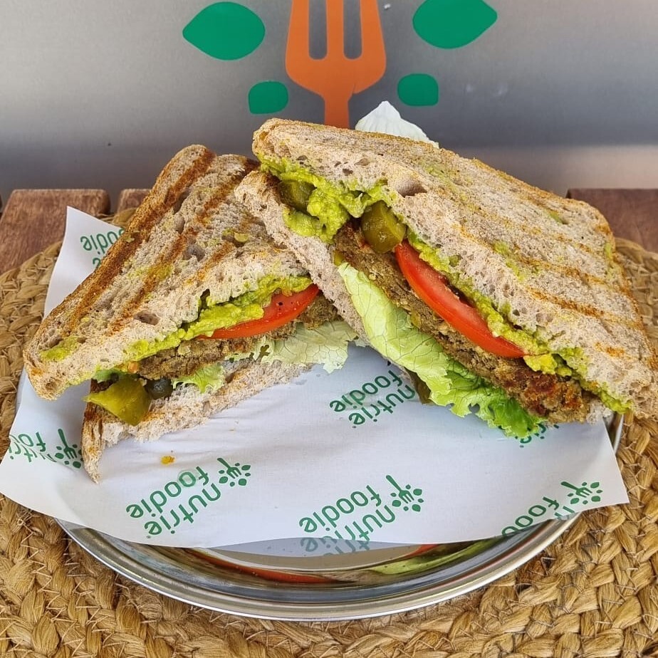 Vegan Köfteli Tost Sandviç