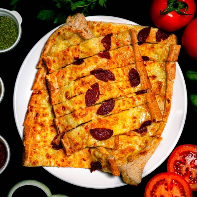 Kaşarlı Sucuklu Yumurtalı Pide