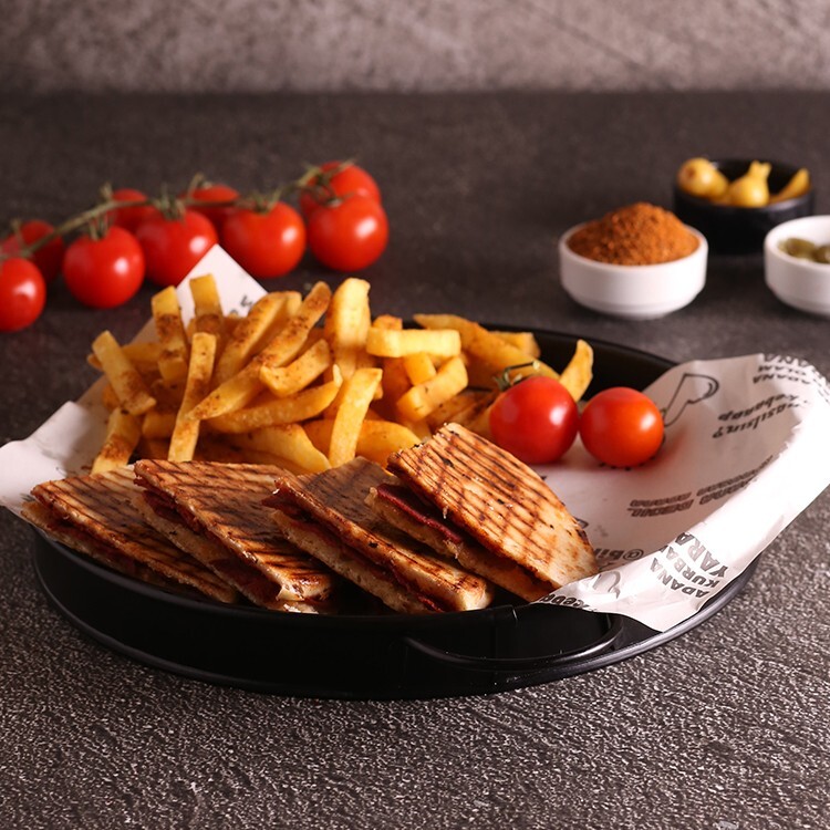 Sucuklu Bazlama Tost