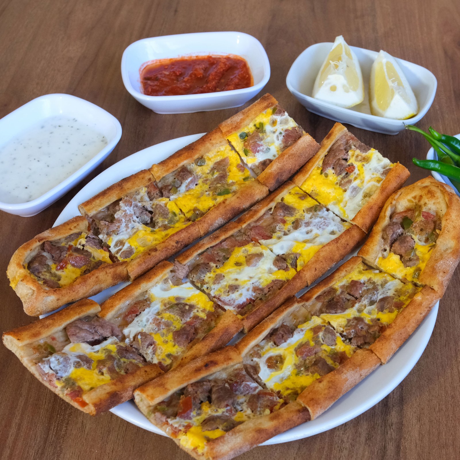 Kuşbaşılı Yumurtalı Pide