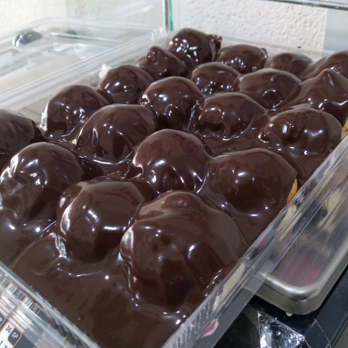 Bitter Çikolatalı A'lâ Profiterol (1 Kg.)