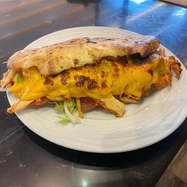 Gobit Ekmek Arası Cheddarlı Tavuk Döner