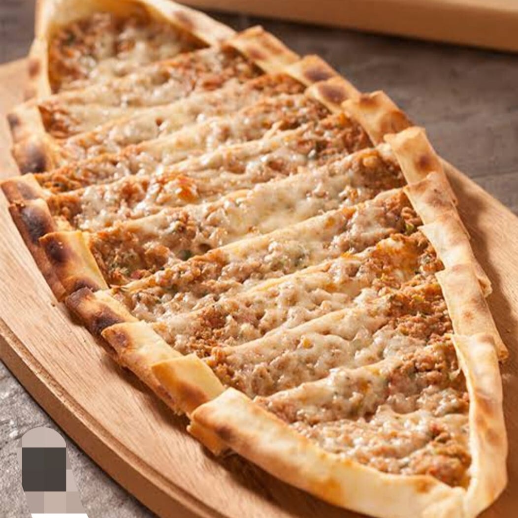 Kıymalı Kaşarlı Pide