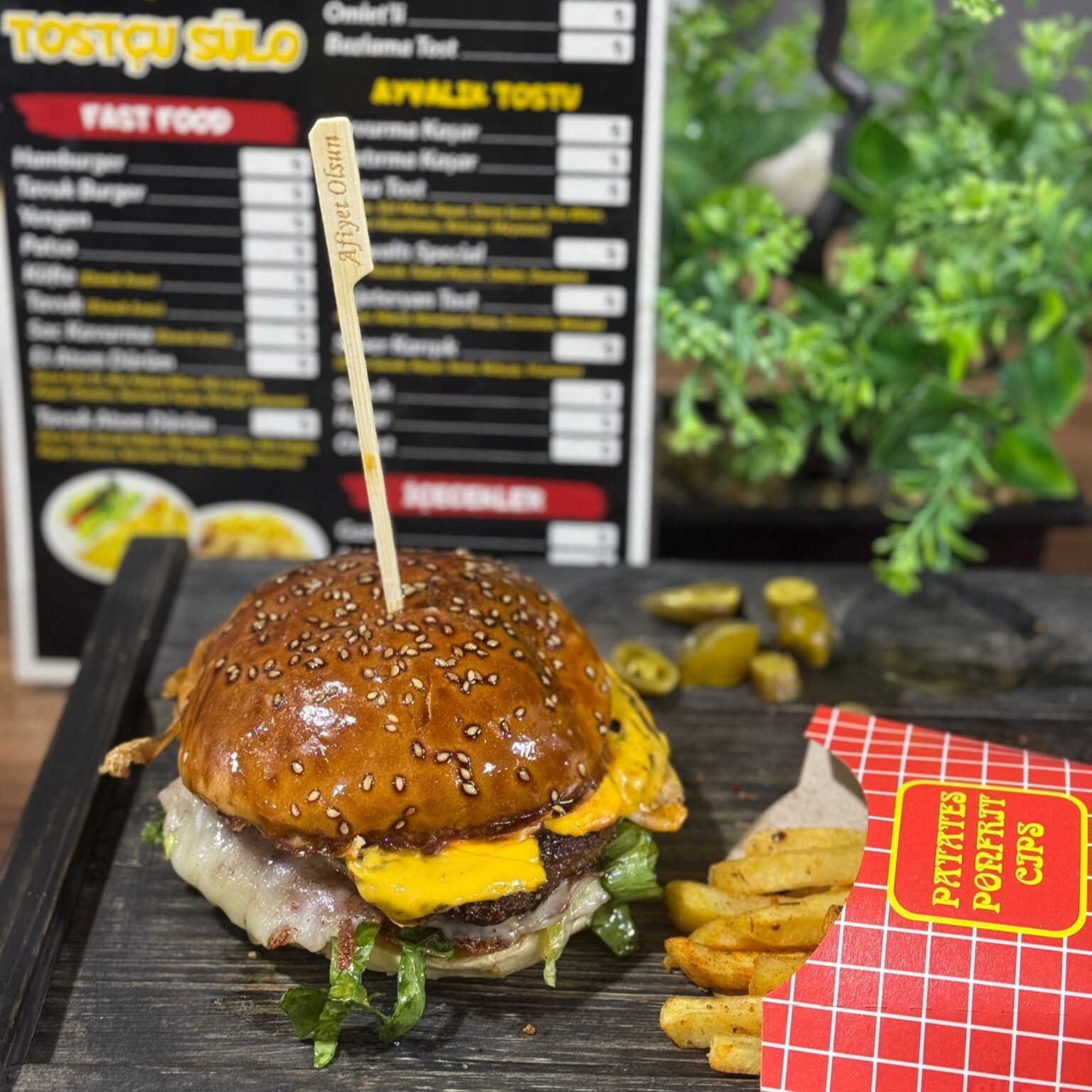 El Yapımı Hamburger (Barbekü Soslu)