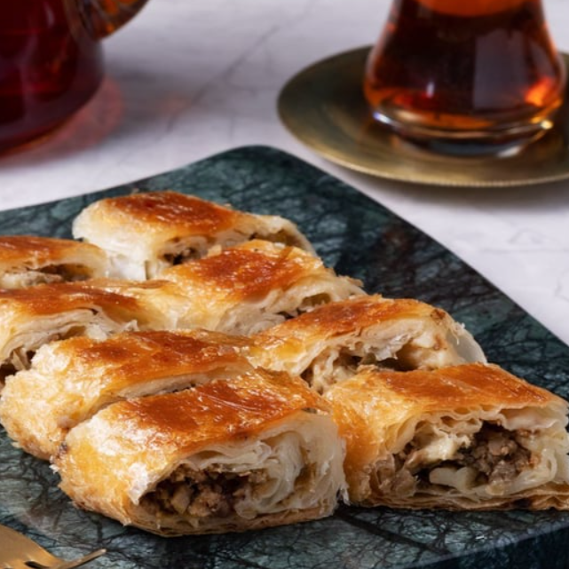 Kıymalı Kol Böreği