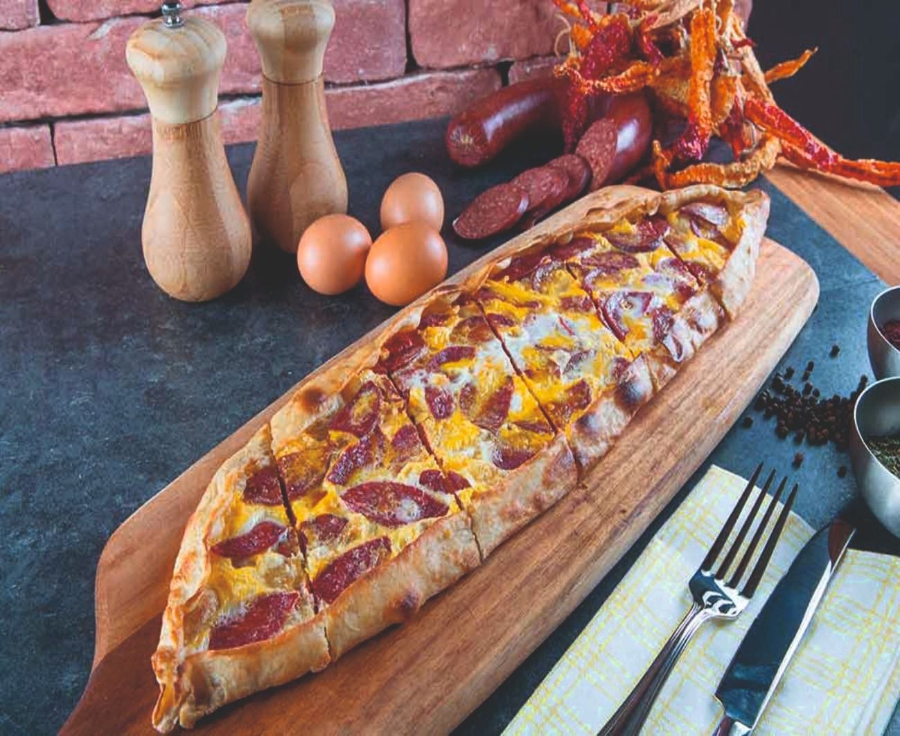Sucuklu Yumurtalı Pide