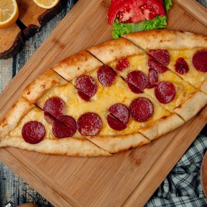 Sucuklu Kaşarlı Pide