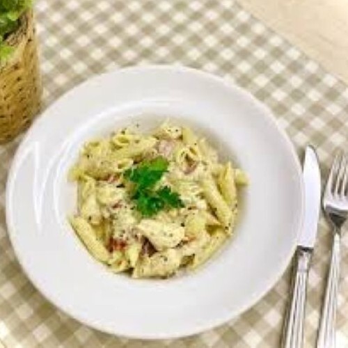 Pesto Soslu Tavuklu Makarna
