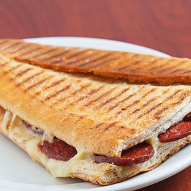 Sucuklu Kaşarlı Patatesli Yarım Ekmek Tost