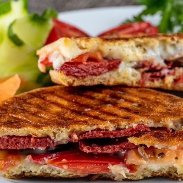 Salçalı Karışık Tost (Yarım Ekmek)