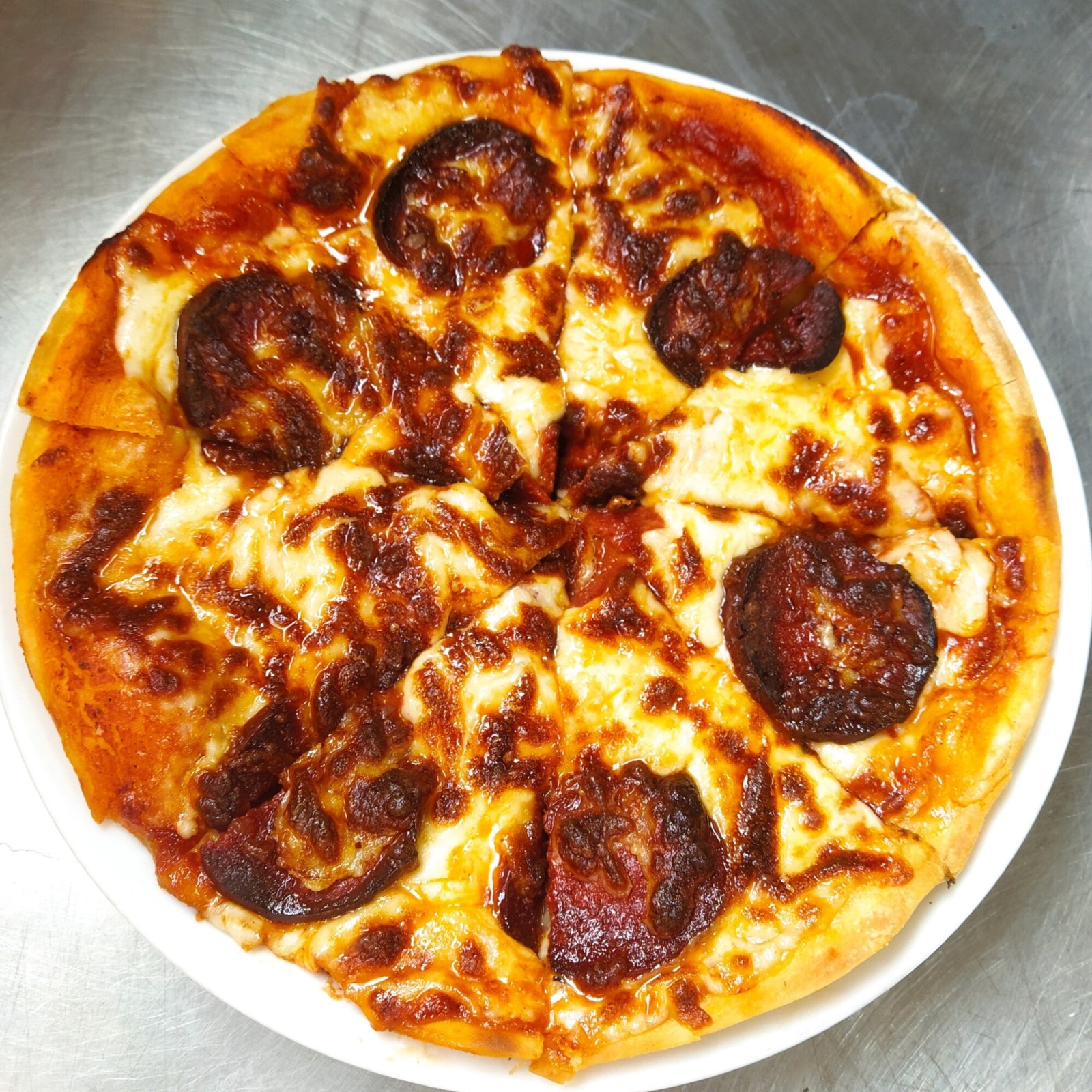 Sucuklu kaşarlı Pizza