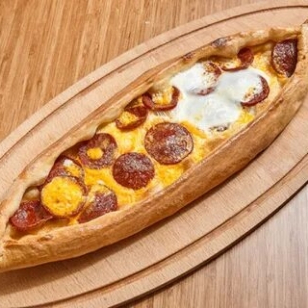 Sucuklu yumurtalı pide