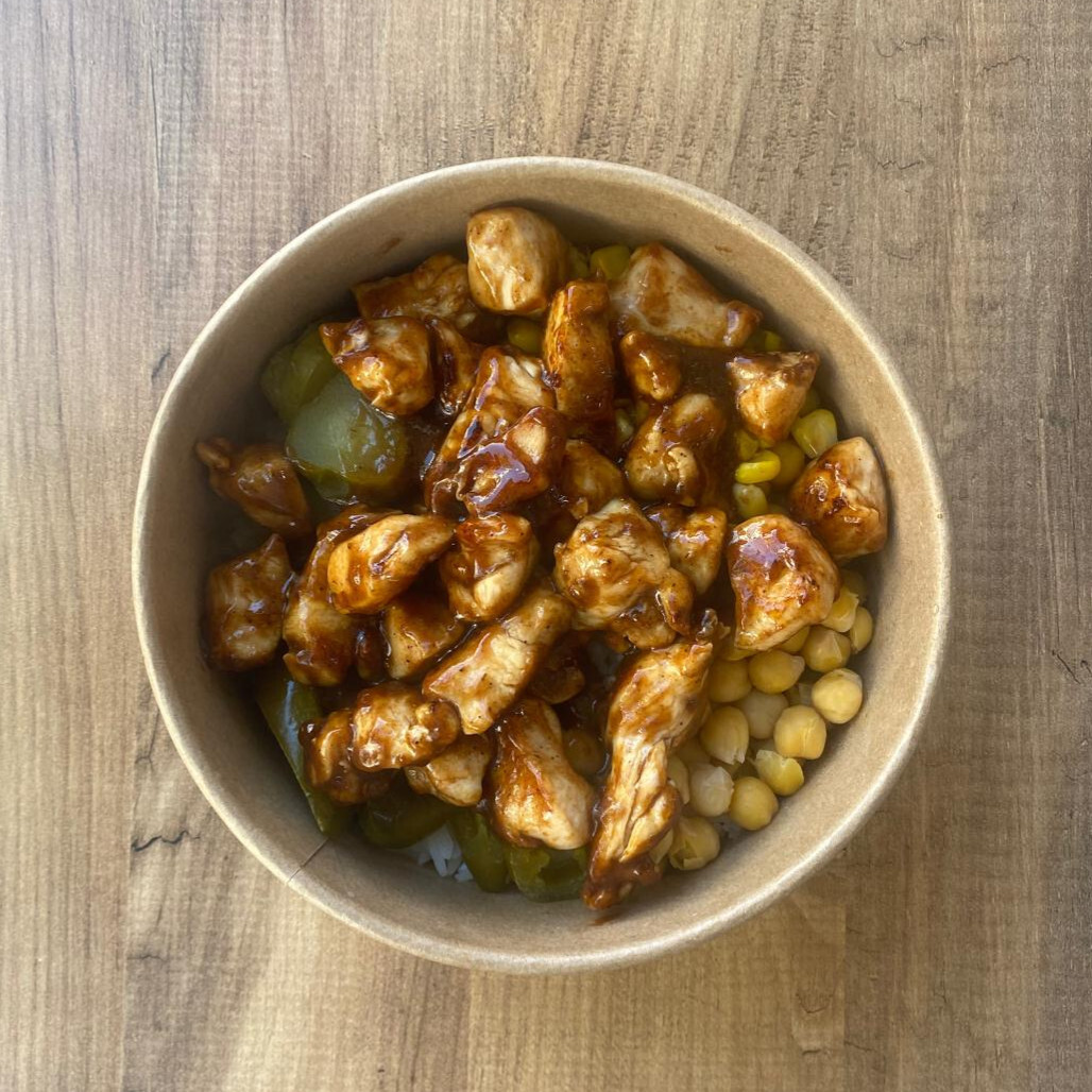 Özi'nin Kovada Barbekü Soslu Tavuk-Makarnası