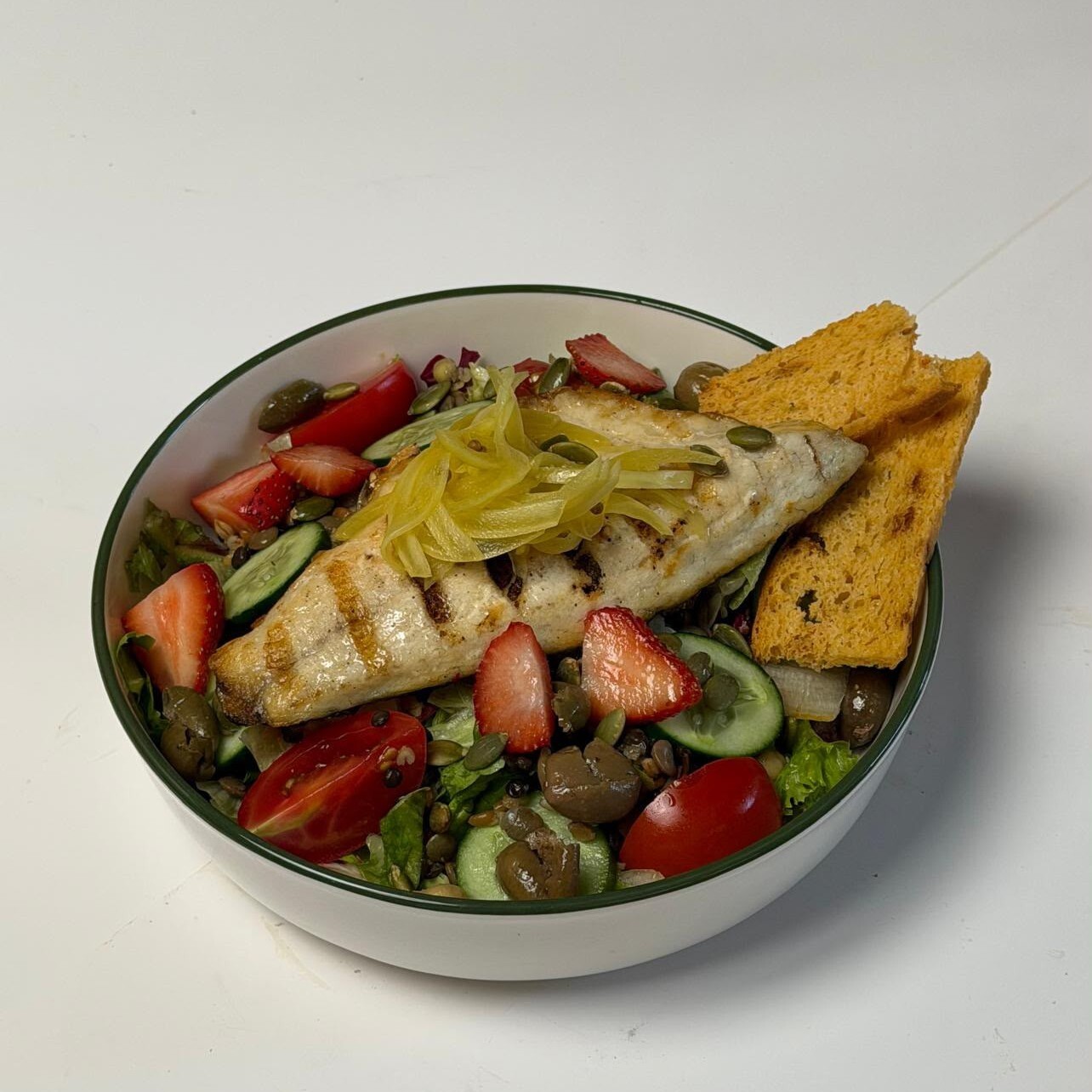 Izgara Levrek Salata