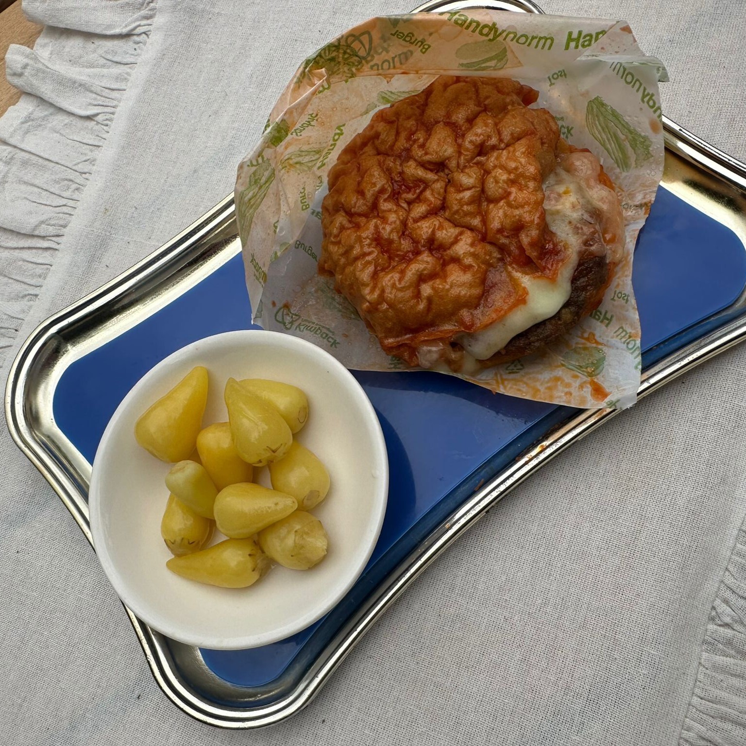 Cheddar ve Kaşar Peynirli Islak Hamburger