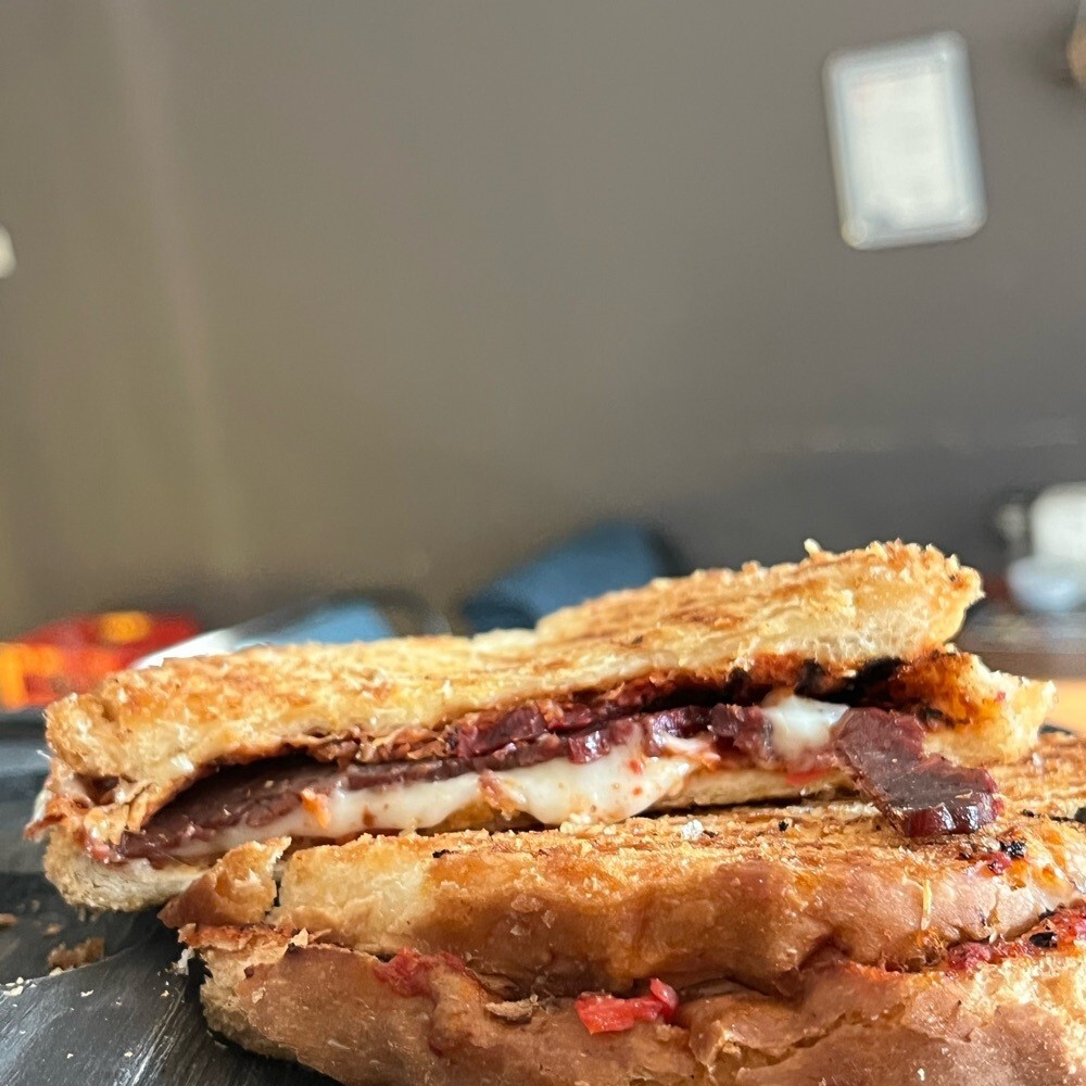 Pastırma Kaşarlı Ayvalık Tost Menü