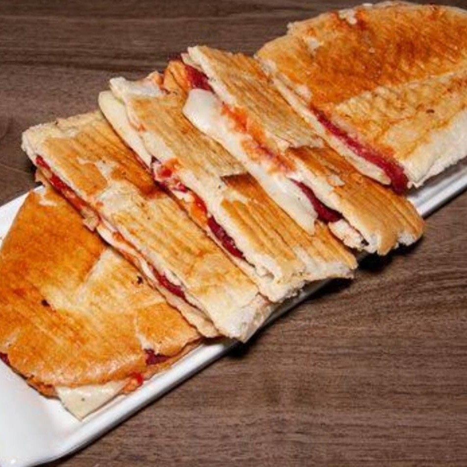 Tam Ekmek Kapya Biber Domates Kaşar Sucuk