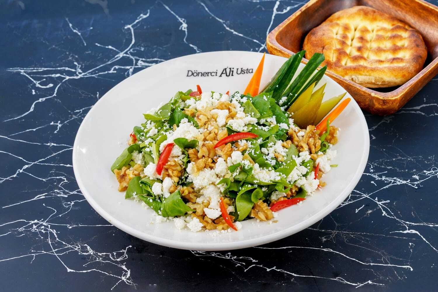 Tulum Peynirli Roka Salatası
