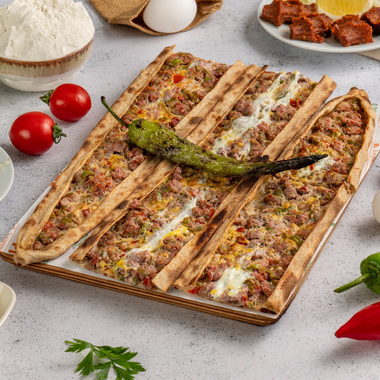 Kuşbaşılı Yumurtalı Pide