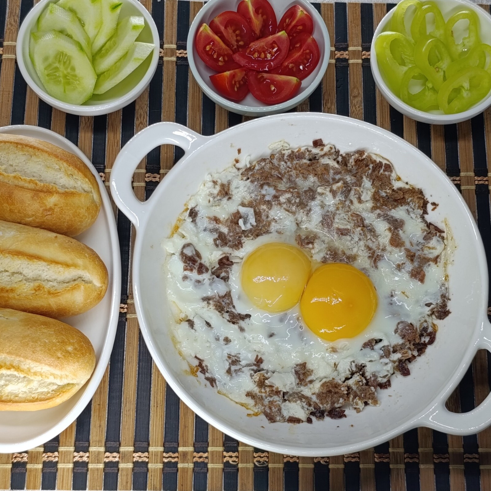 Sahanda Kavurmalı Yumurta