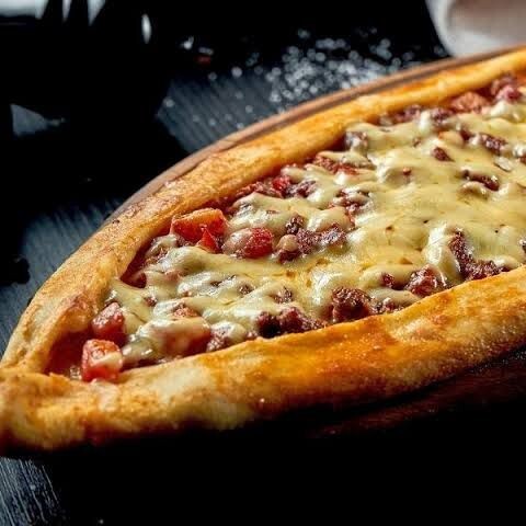 Kavurma Kaşarlı Pide