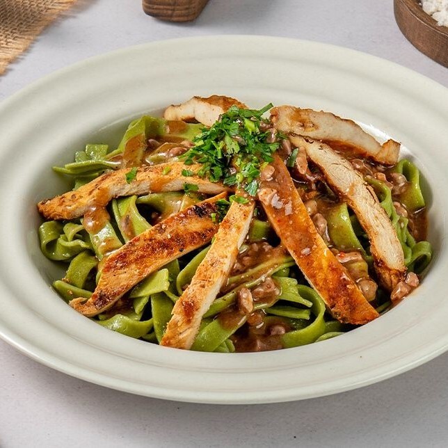 Izgara Tavuklu Ispanaklı Tagliatelle