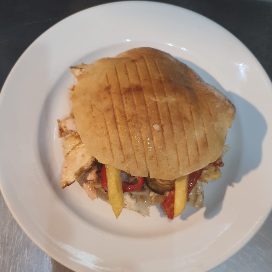 Tombik Ekmek Arası Tavuk Döner