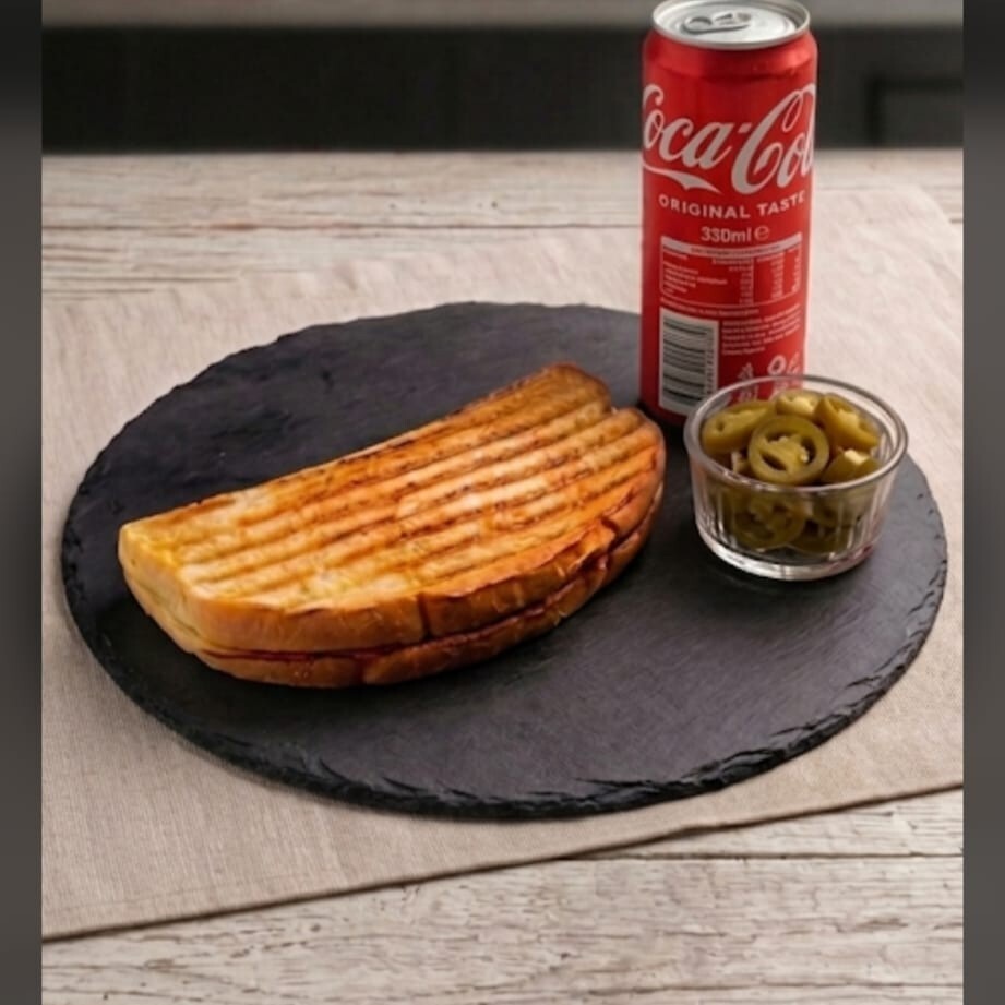 Ayvalık Tostu + Coca-Cola (33 cl.)