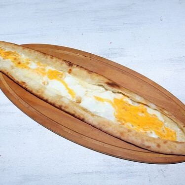 Kaşarlı Yumurtalı Pide