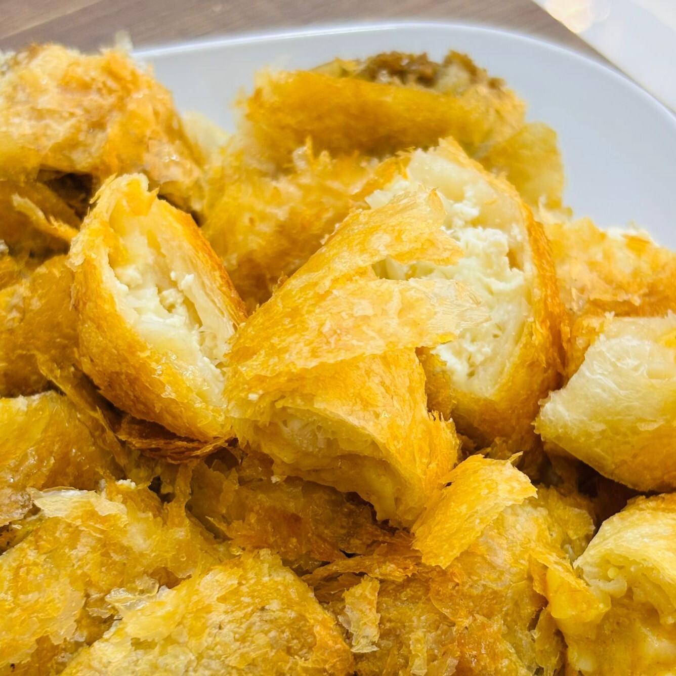 Peynirli Kol Böreği (Porsiyon)
