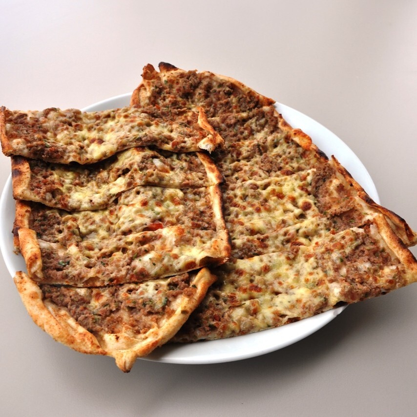 Kıymalı Kaşarlı Pide