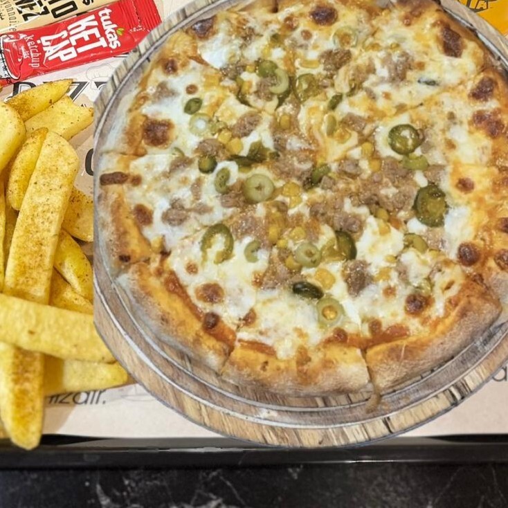 Ton Balıklı Pizza (Orta Boy)