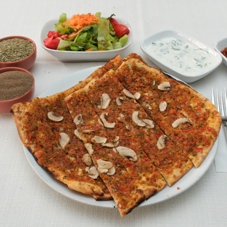 Kıymalı Mantarlı Pide