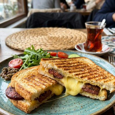 Karışık Tost (Yarım) + Coca Cola (330 ml)