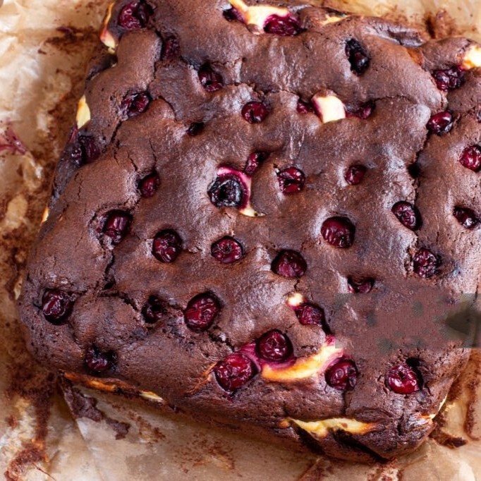 Vişneli Beyaz Çikolatalı Brownie