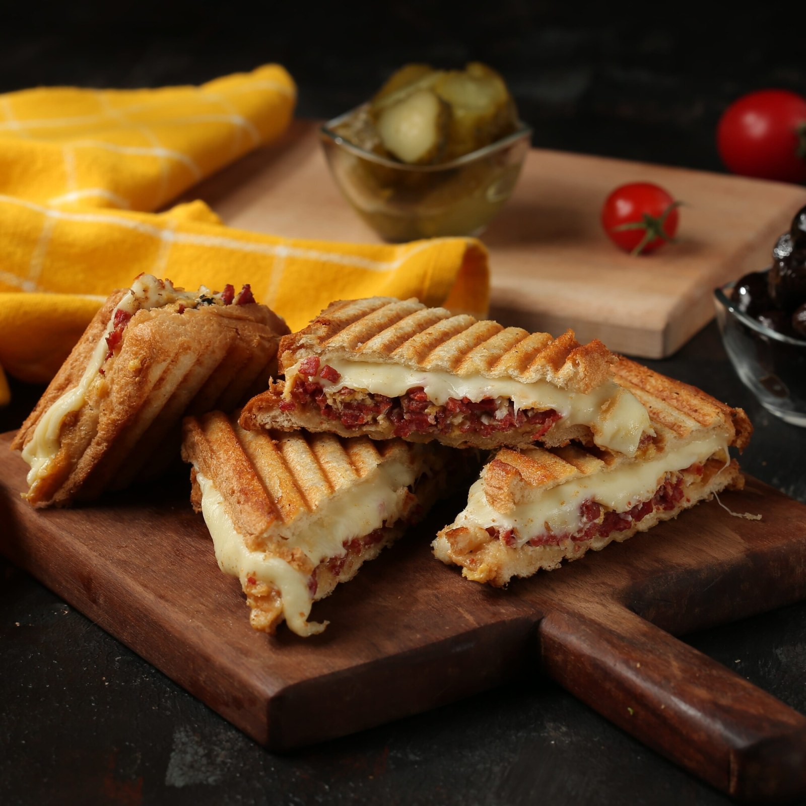 Sucuklu Yumurtalı Kaşarlı