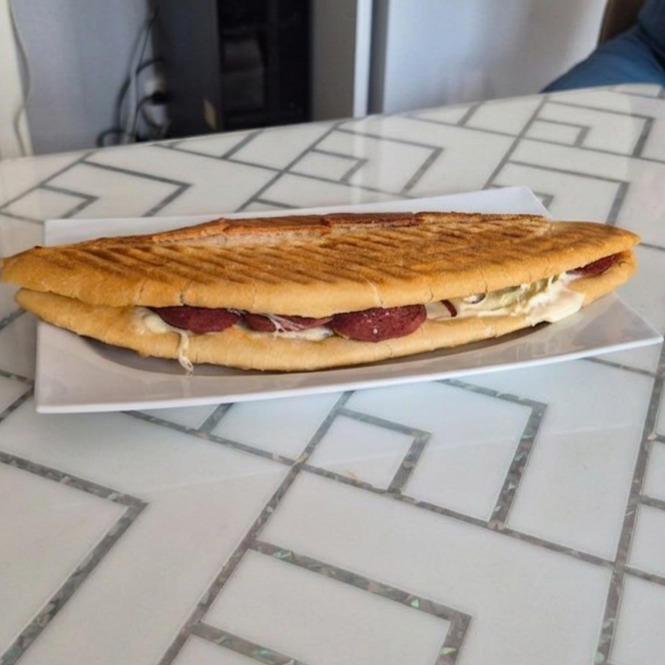 Bütün Karışık Tost