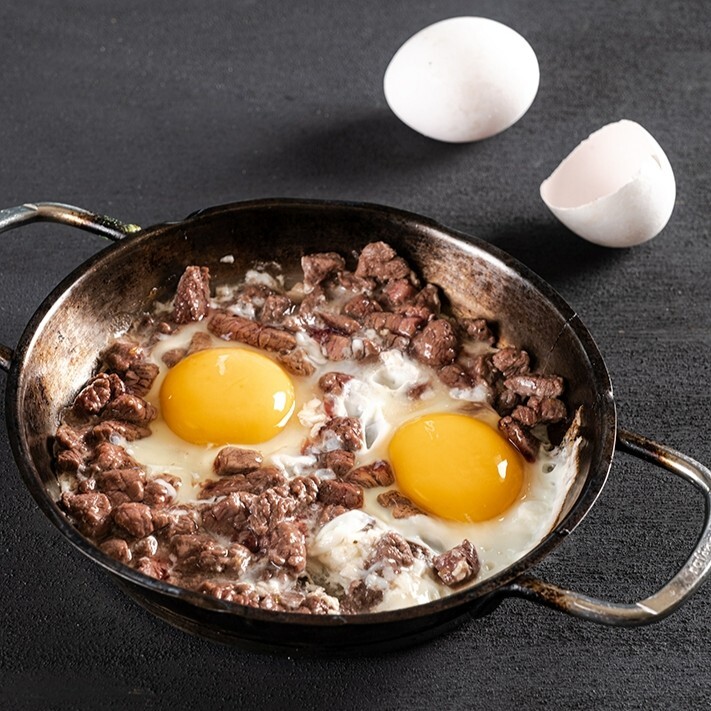 Sahanda Kavurmalı Yumurta / Scrambled Eggs with Roasted Beef